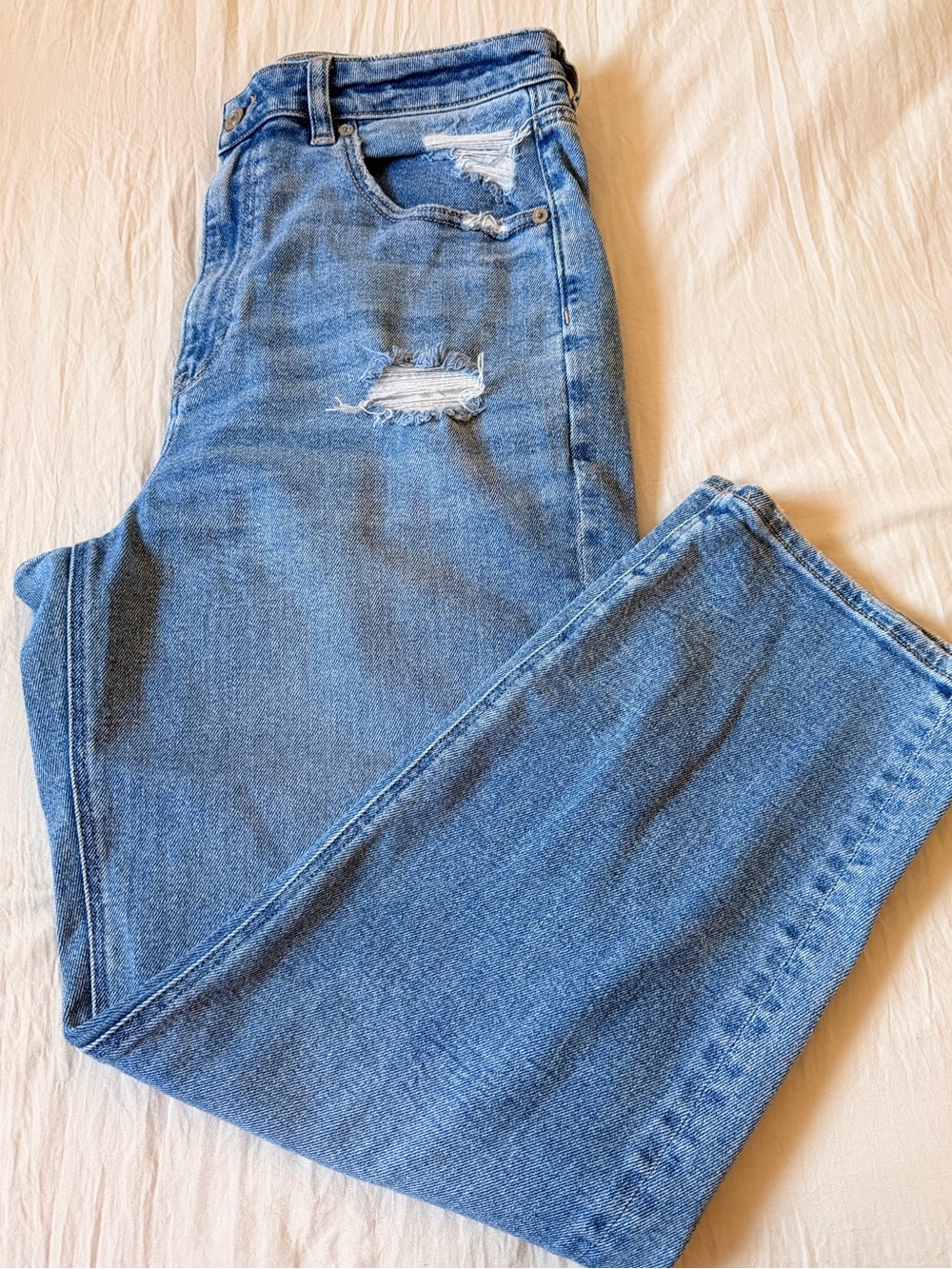 American Eagle Outfitters Light Wash Distressed Boyfriend Jeans
